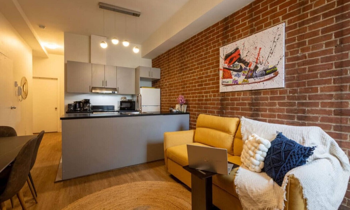 Downtown Montreal Apartment | Sleek 2BR in Heart of Downtown Montreal