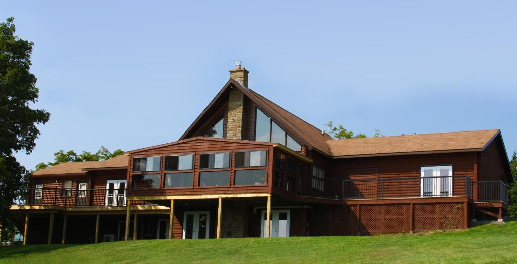 Scotsburn Ski Chalet | Smith Rock Chalets