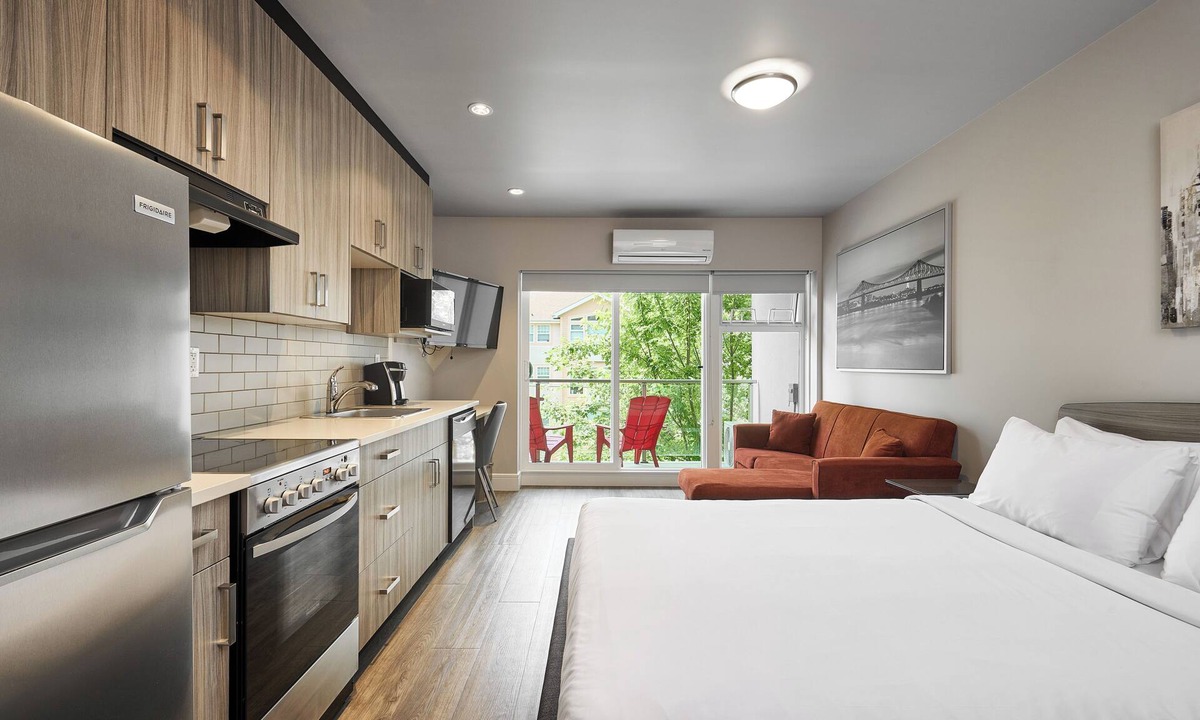 Victoria Hotel | SoLo Suites