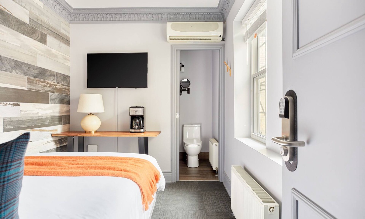 Church and Wellesley Apartment | Sonder The Wellesley | Full Room