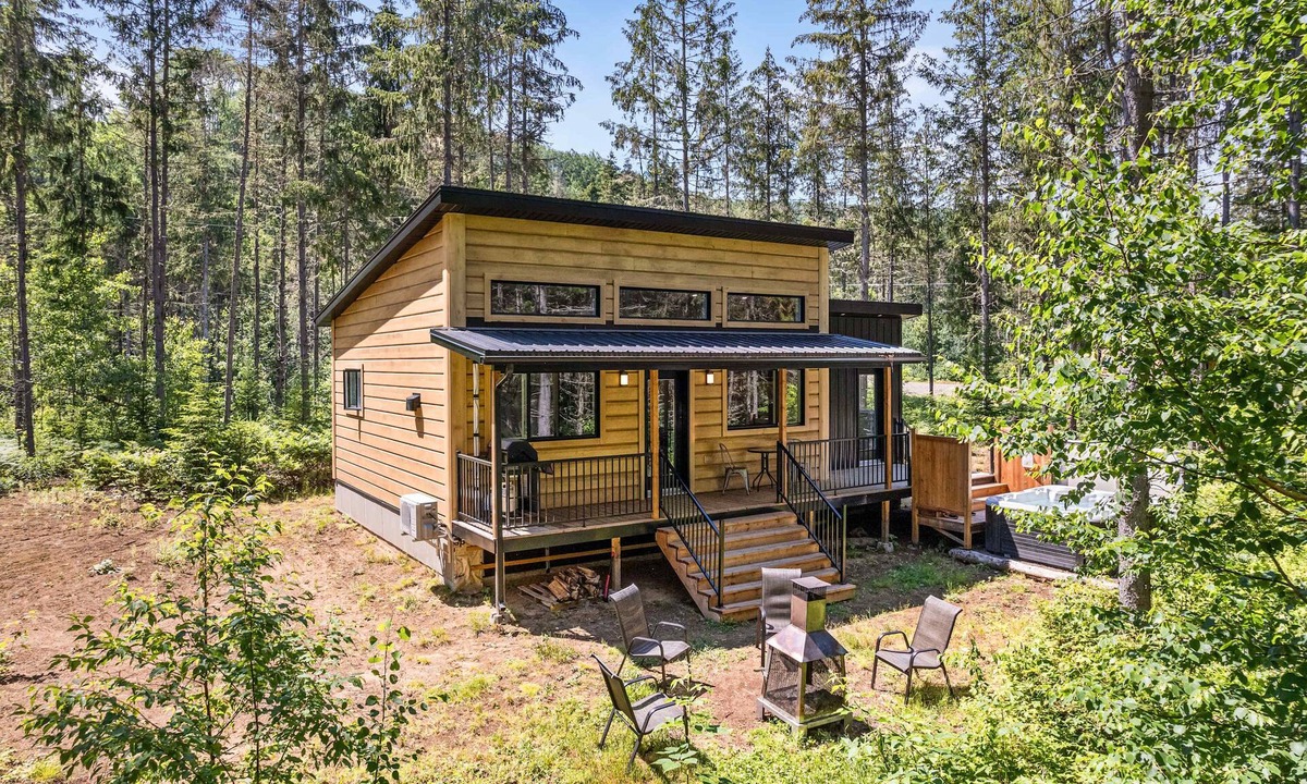 Mauricie Ski Chalet | Spa, Nature & Riverside Escape - Le Tamia