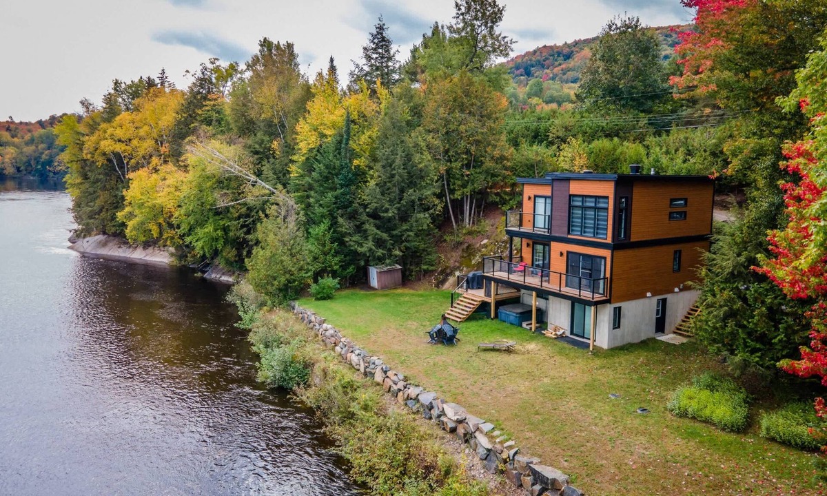 Brebeuf Ski Chalet | Spa, River & Total Relaxation - River n Beach