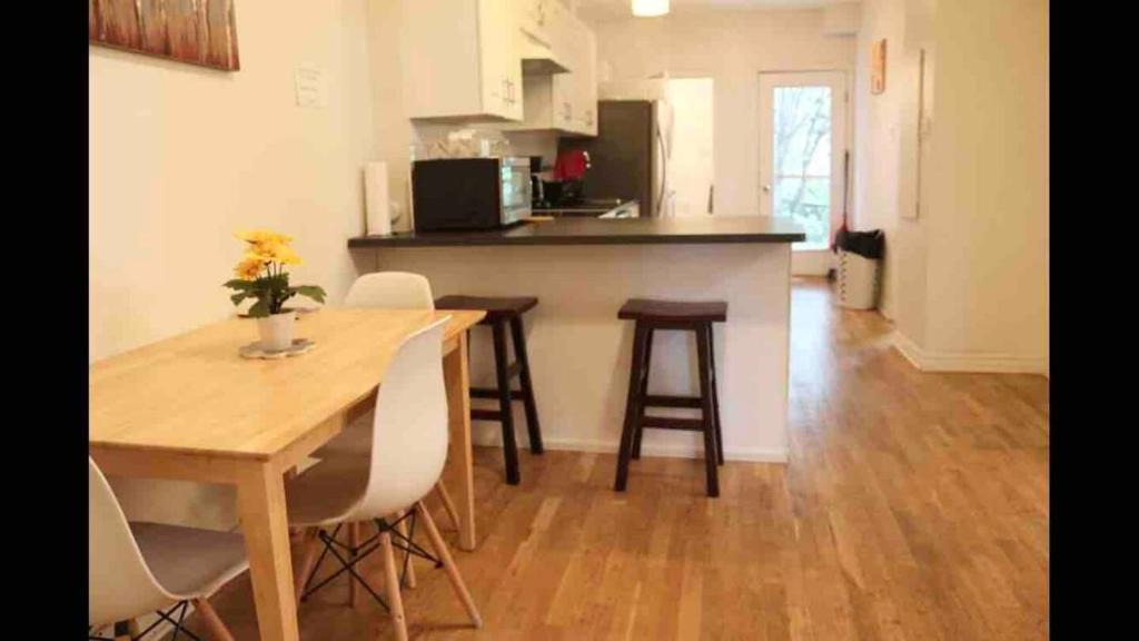 De Lorimier Apartment | Spacious 2bd room Appartement in Plateau Montroyal