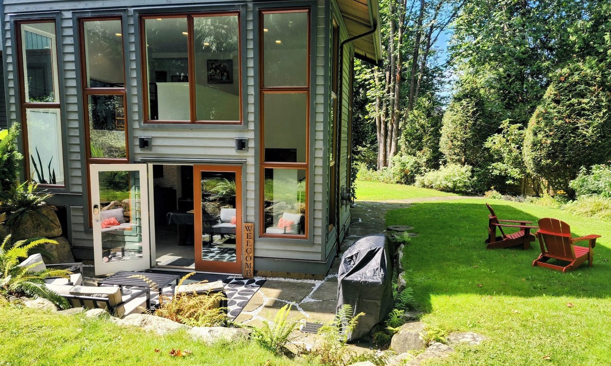 West Vancouver House | Spacious 2BR Private Guest Suite | Pool, Cinema, Patio | Close to Downtown