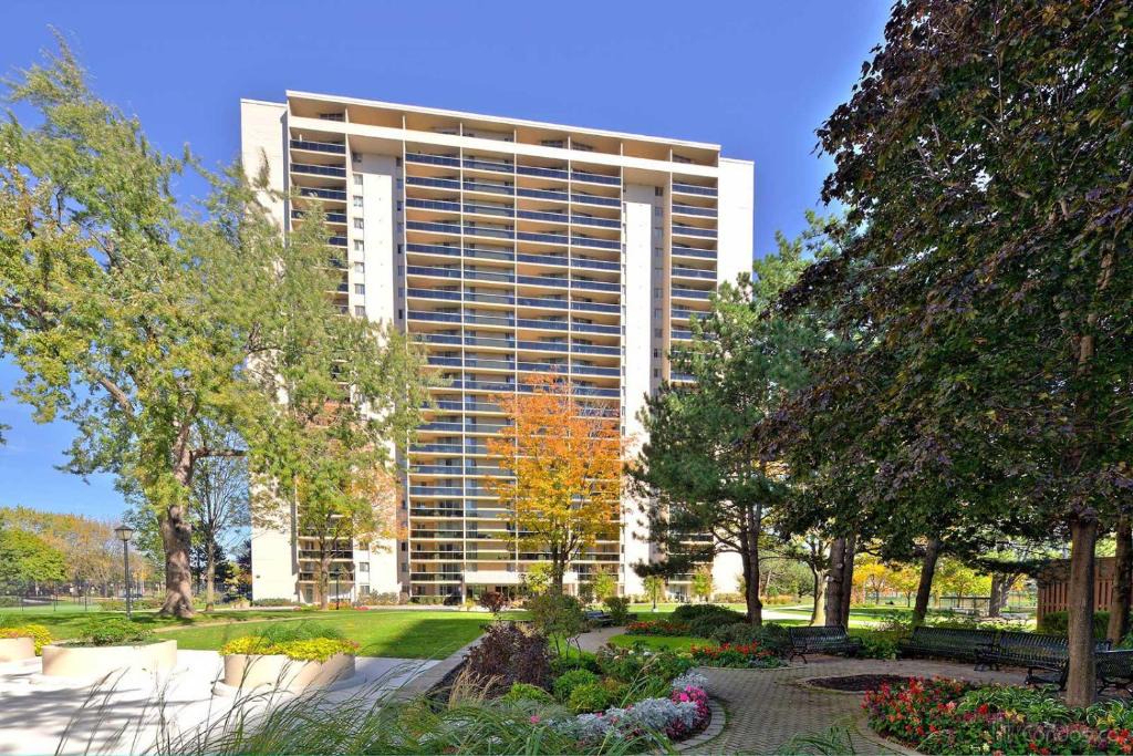 Markland Wood Apartment | Spacious 3 Bdr, 2 Full-Bath, 2 Balcony Condo with amenities