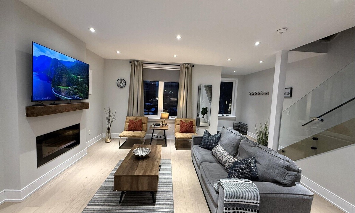 West | Beaconsfield Village