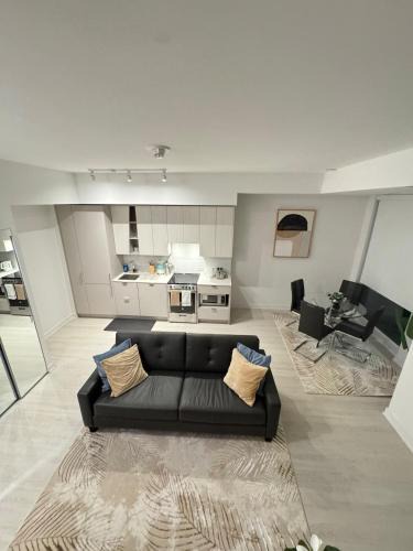 Downtown Mississauga Apartment | Spacious 3bedroom home in Square One Area