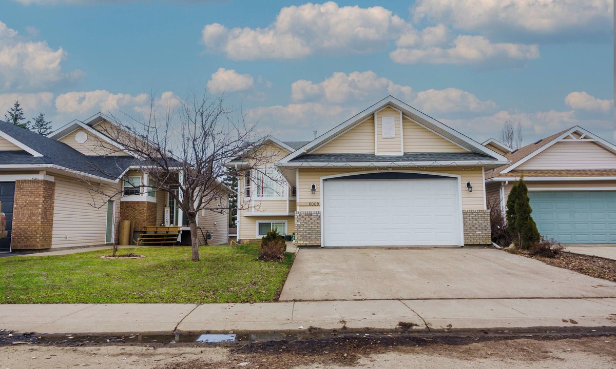 Grande Prairie House | Spacious 5-bedroom house with AC, WiFi in superb Grande Prairie
