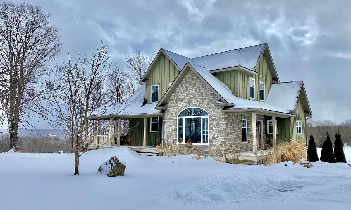 Grey Highlands Ski Chalet | Spacious and cozy Four Season retreat in the Beaver Valley!
