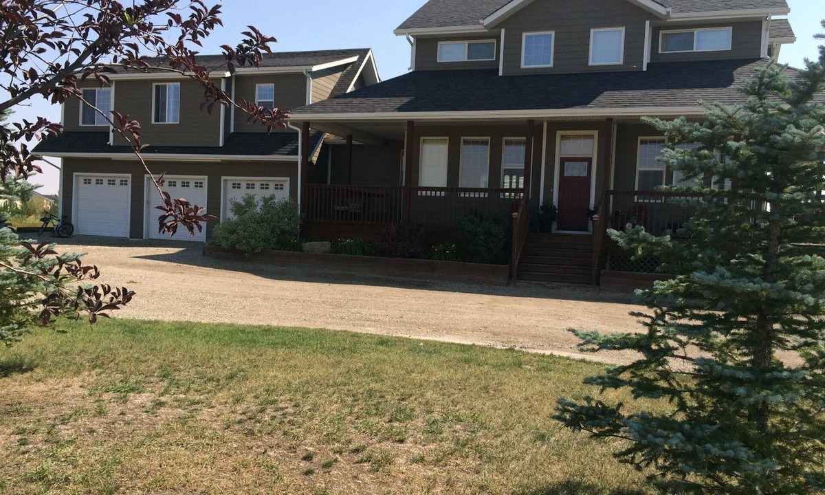 Okotoks Apartment | Spacious Carriage Suite in the Peaceful Foothills of the Canadian Rockies!
