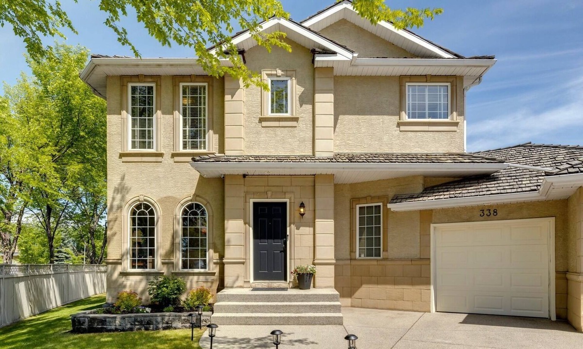 Southeast Calgary House | Spacious,Clean Estate 5 BD Home THE POINT IN DOUGLASDALE