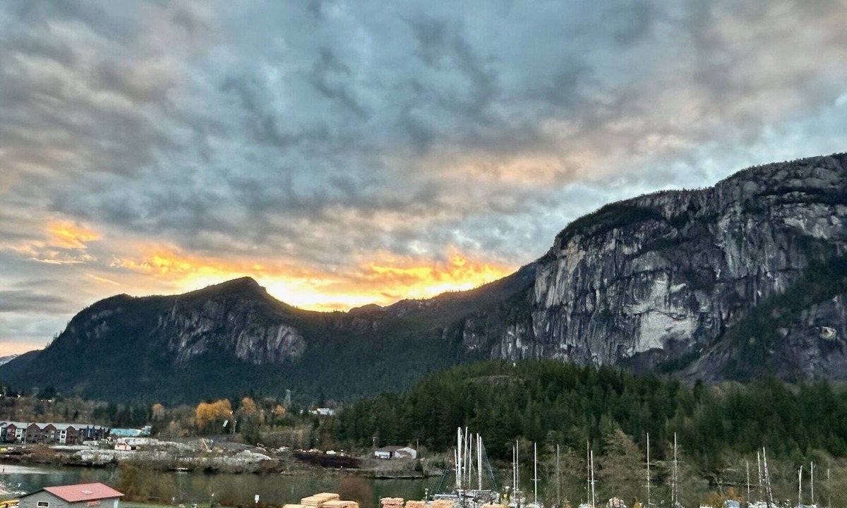 Squamish Apartment | Spacious condo located near WHISTLER, a 35-minute drive in central Squamish.