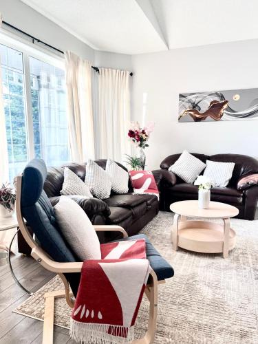 Southwest Calgary House | Spacious main floor suite in Detached Bungalow with Parking & Kitchen