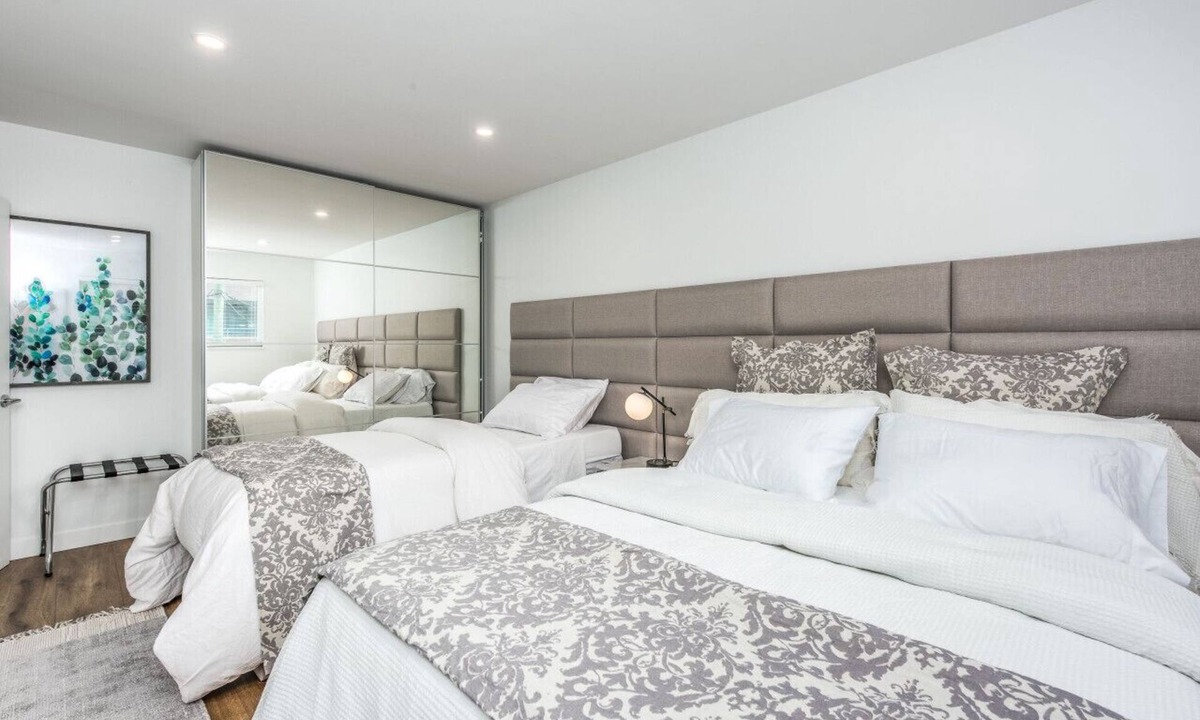 Fairview Apartment | Spacious Mid-Century Three-Bedroom on the Edge of Downtown w/AC!