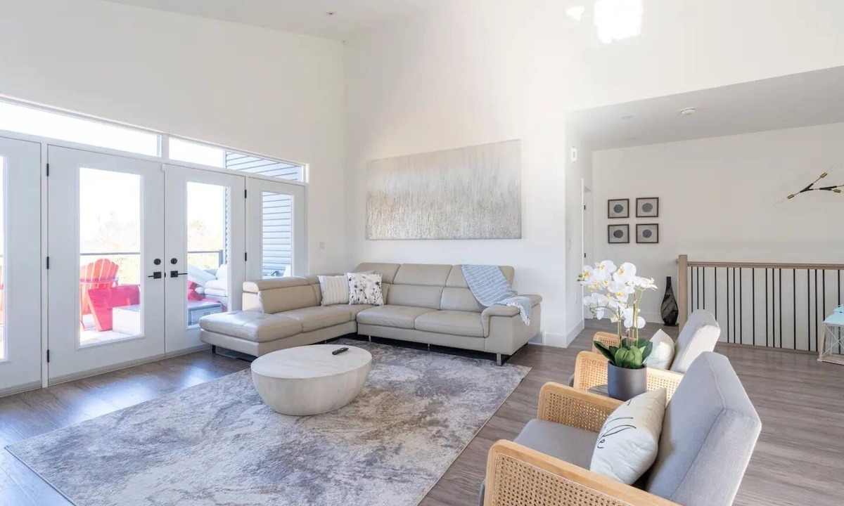 Wiarton Cottage | Spacious modern cottage with incredible views in the Bruce Peninsula