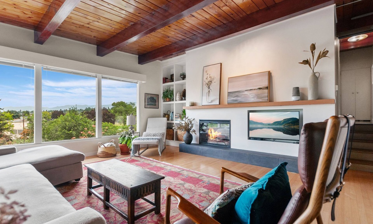 Okanagan-Similkameen House | Spacious Modern Home Perfect for Families and Travelling Health Professionals