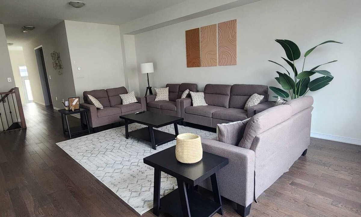 Thorold House | Spacious Retreat Near Majestic Niagara Falls! Close to All Major Amenities!
