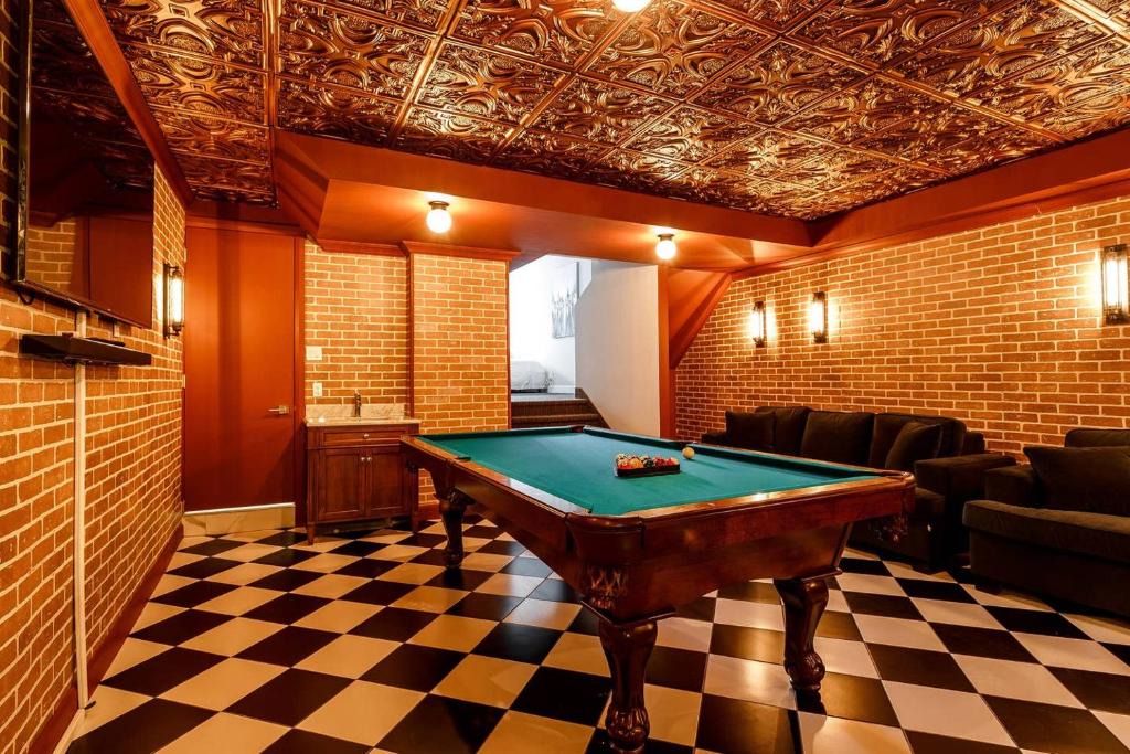 Mile End Apartment | Speakeasy Bar by Parc Lofts