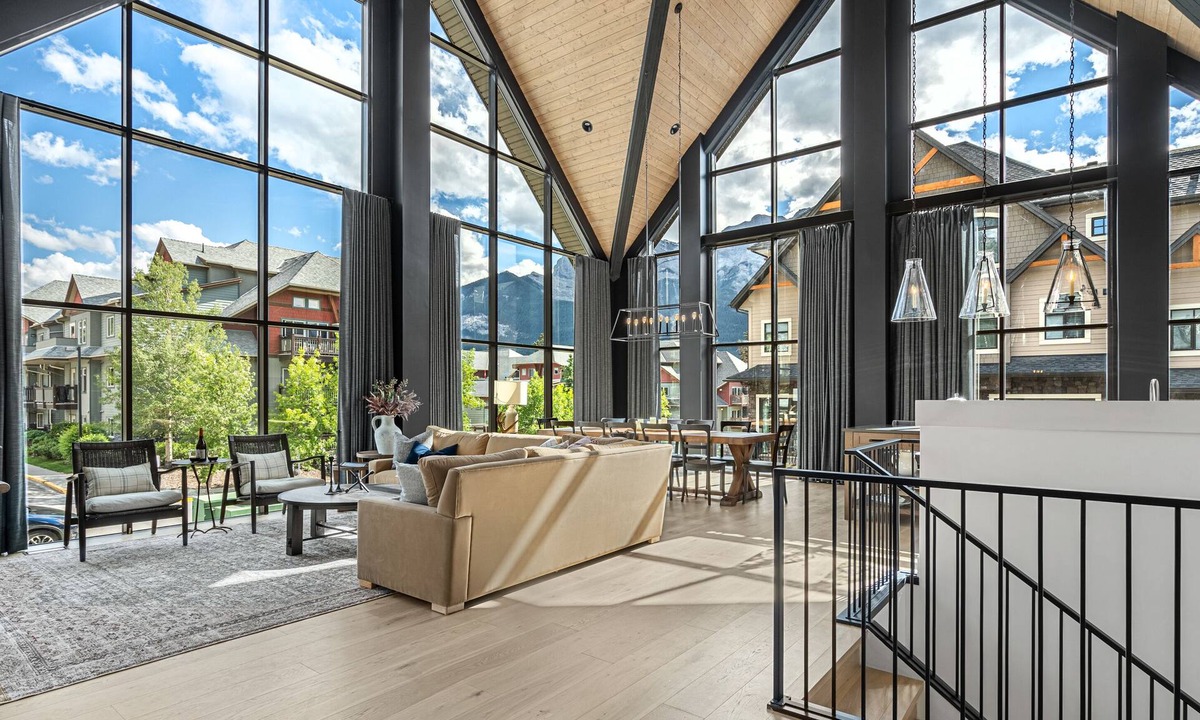 Canmore House | Spectacular 8-BDRM, 8-BATH Mountain Retreat!