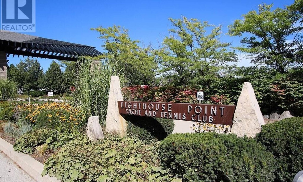 Collingwood Condo | Spectacular Lighthouse Point Waterfront Condo