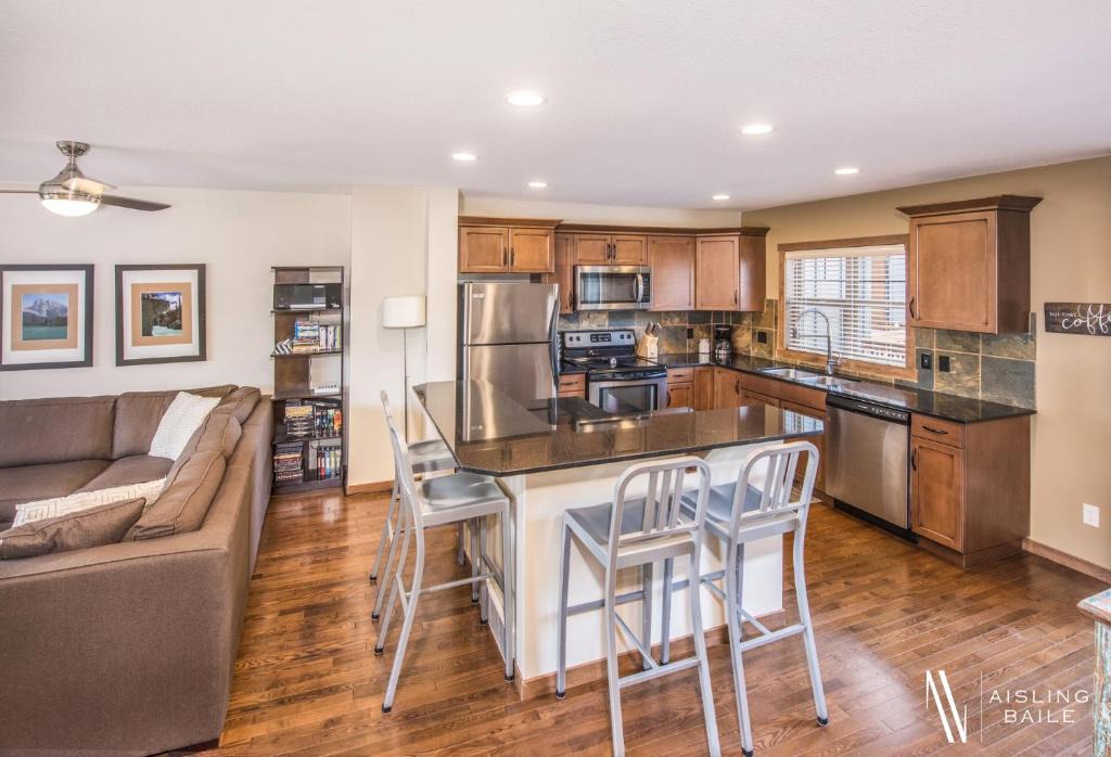 East Kootenay Apartment | Spectacular views, Downtown, Bikes, Games, Ps4