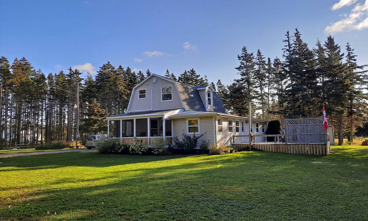 Stanhope House | Stanhope Vacation House – Walk to the beach!