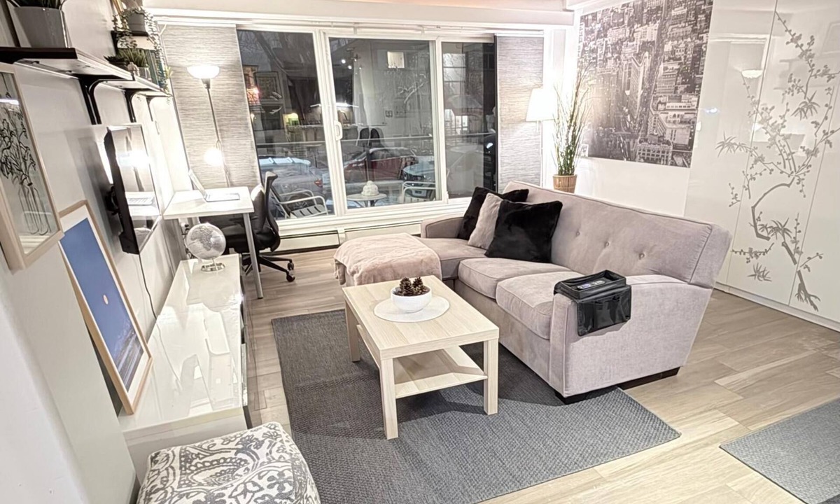 Connaught Apartment | Stay in the heart of Calgary/stylish/cozy/pet friendly 2bedroom condo