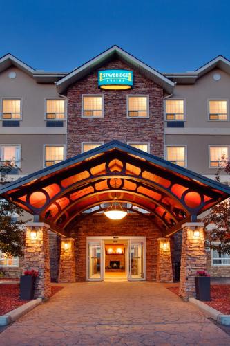 Calgary Hotel | Staybridge Suites - Calgary Airport by IHG
