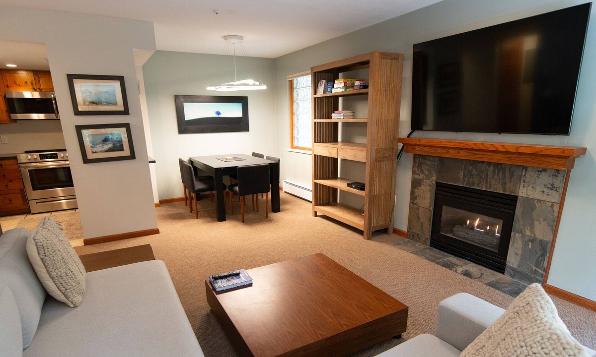 Village North Condo | Stoney Creek - Pool & Hot Tub Access, Great Location, Free WiFi