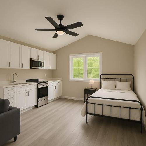 Gravenhurst House | Studio Cottage in Pine Lake #6