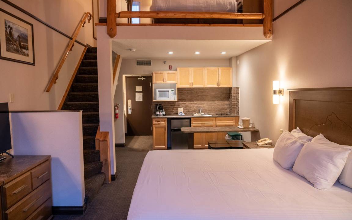 Banff Apartment | Studio flat ∙ 1 bedroom ∙ 4 guests