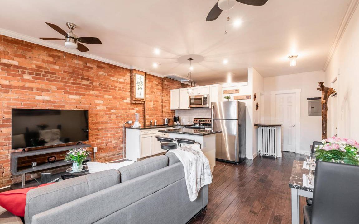 Central Hamilton Apartment | Stunning 1BR - Boutique Apartment - PRIME Location!