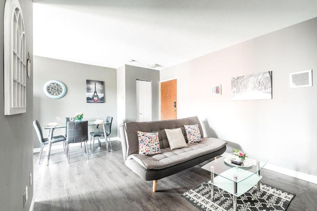 Rosedale Apartment | Stunning 2BR - King Bed Apt - CENTRAL Location