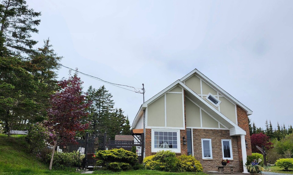 Ketch Harbour House | Stunning home away from home with a pretty view of the ocean, close to Halifax,