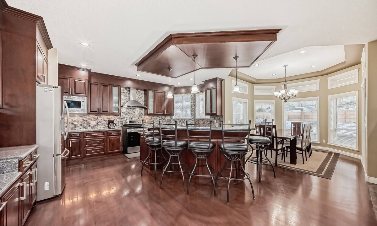 Symons Valley House | Stunning Luxury Home with Private Balcony & Double Garage