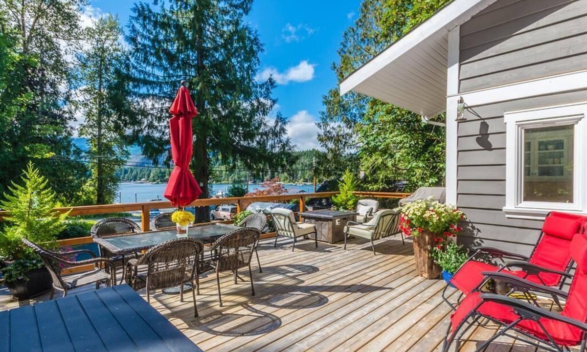 Sproat Lake House | Stunning Newly Renovated Piece of Heaven