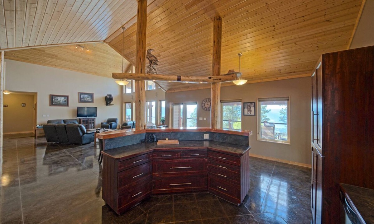 Okanagan-Similkameen House | Stunning Post and Beam Home with the best views in the valley, wheelchair acc.