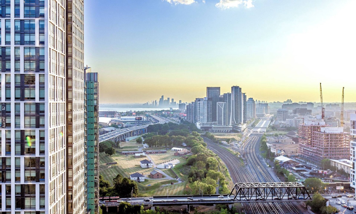 CityPlace Apartment | Stylish 2br Condo with Stunning Sunset Views