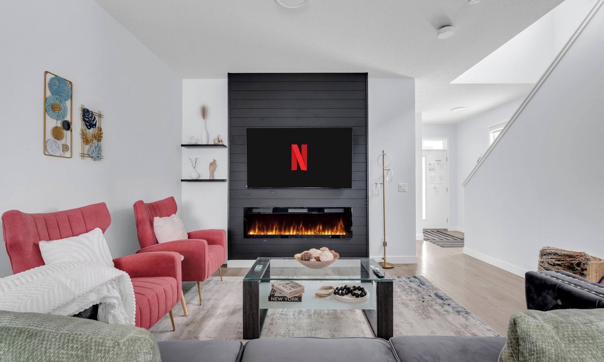 Calgary House | Stylish 4-Bedroom & Fireplace (Mainfloor Bedroom & Full Bathroom)