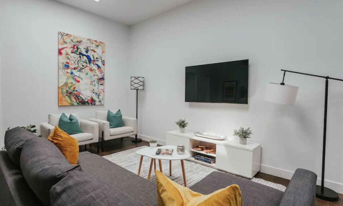 La Petite-Patrie Apartment | Stylish and bright 2bdr near St-Hubert Plaza