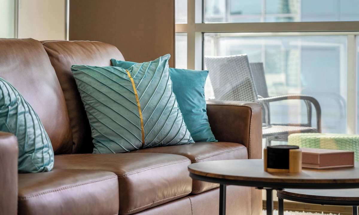 Connaught Condo | Stylish Downtown Calgary Condo – Walk to Dining, Shops & Entertainment!