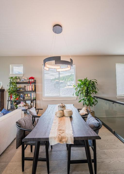 Central Okanagan House | Stylish Single House With Lake & Mountain View