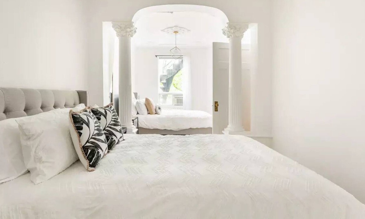 De Lorimier Apartment | Stylish, Spacious and Cozy with Private Parking