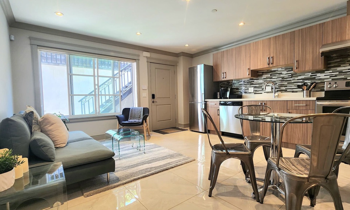 Riley Park-Little Mountain House | Stylish suite steps from trendy South Main St.