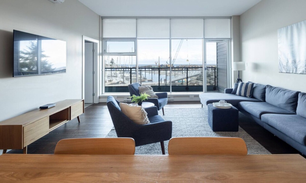 Regional District of Nanaimo Condo | Suite 112 · Suite #112: Contemporary Oceanfront Accommodation