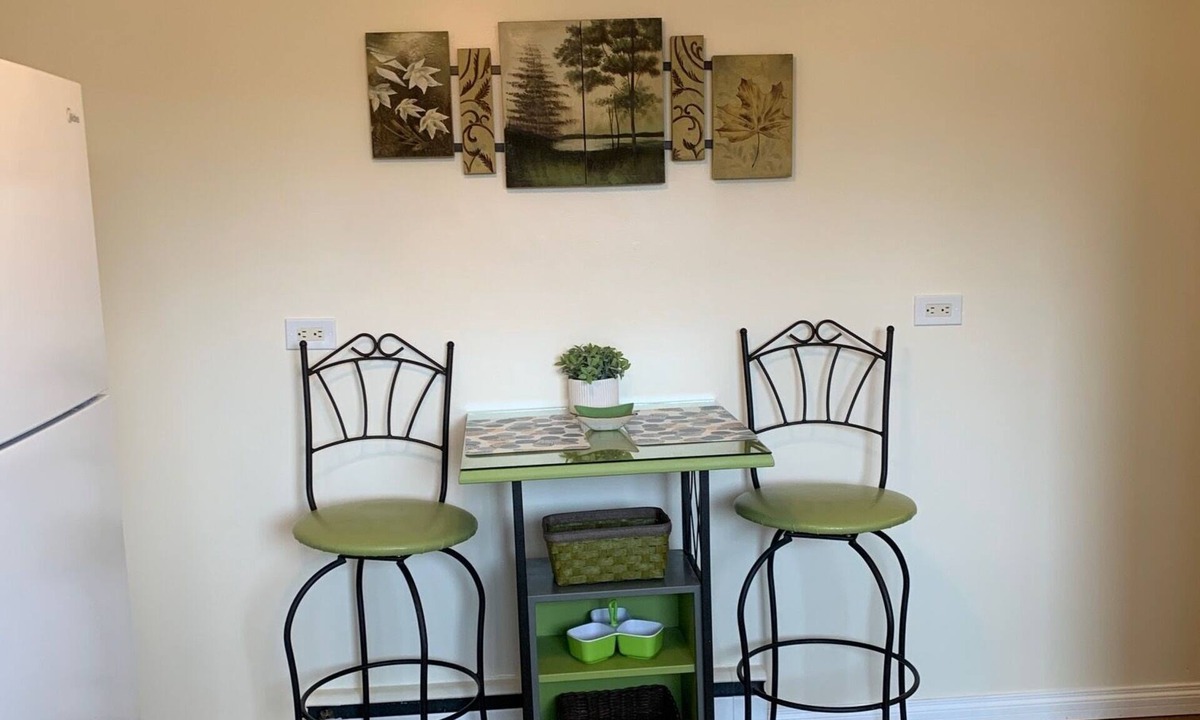 Red Deer Apartment | Suite Verde - Relaxing 2 Bedroom