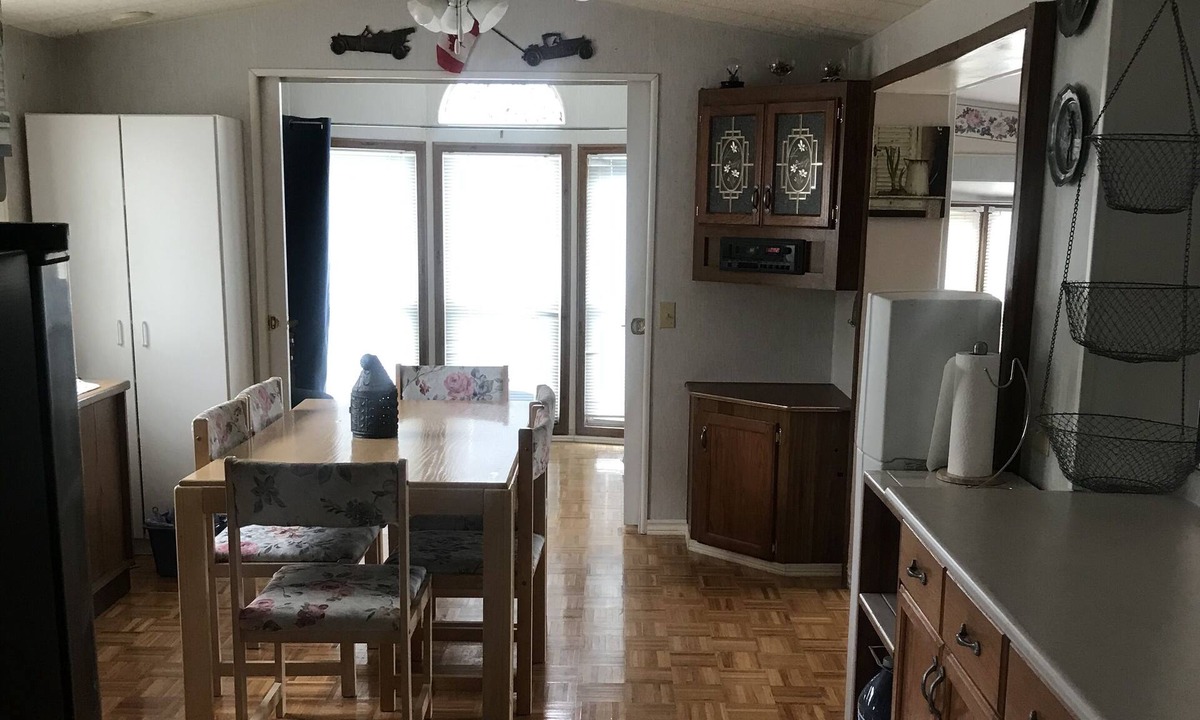 Pefferlaw RV Rental | Summer getaway near Lake Simcoe. Golf course across the street with a restaurant