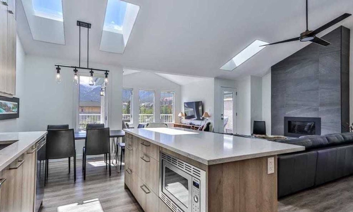 Teepee Town Apartment | SUMMIT Mountain Retreat Panorama views DT Canmore