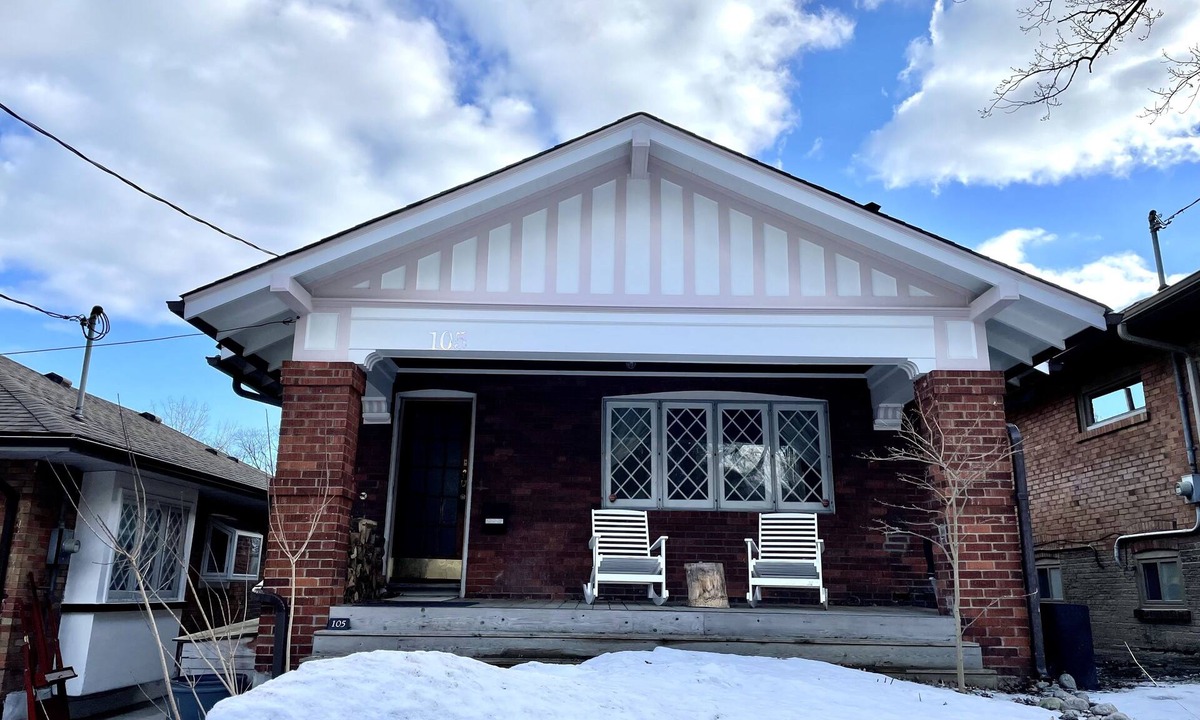 Upper Beaches House | Sun-kissed and Beautiful Upper Beach Bungalow