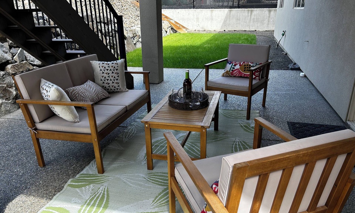 Vernon House | Sun & Slopes Okanagan Getaway